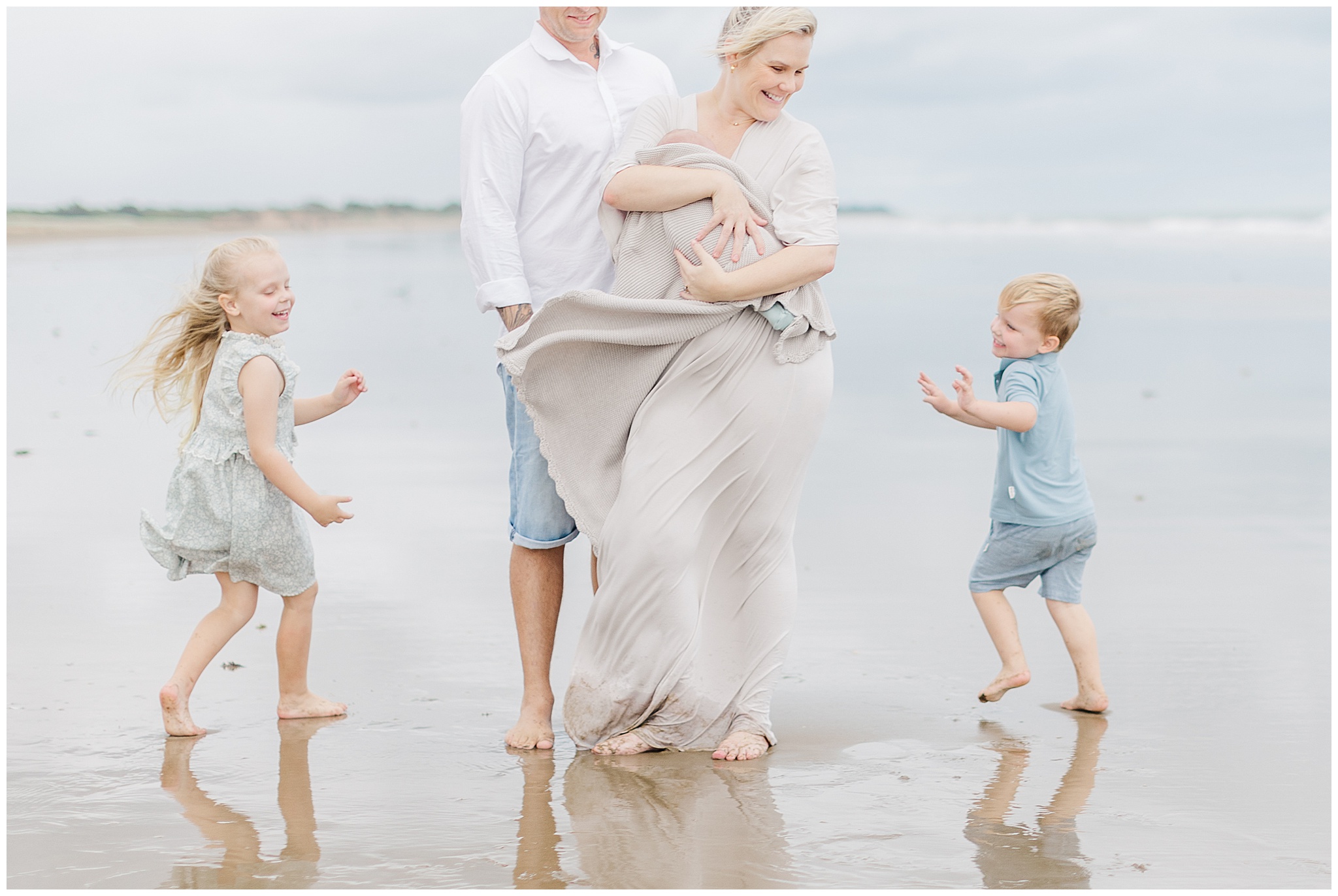 Family photos on the beach with Alyce holzy Photography